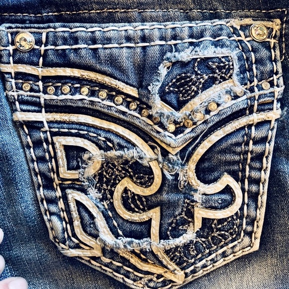 NWT ROCK REVIVAL EBBA EASY CROP JEANS